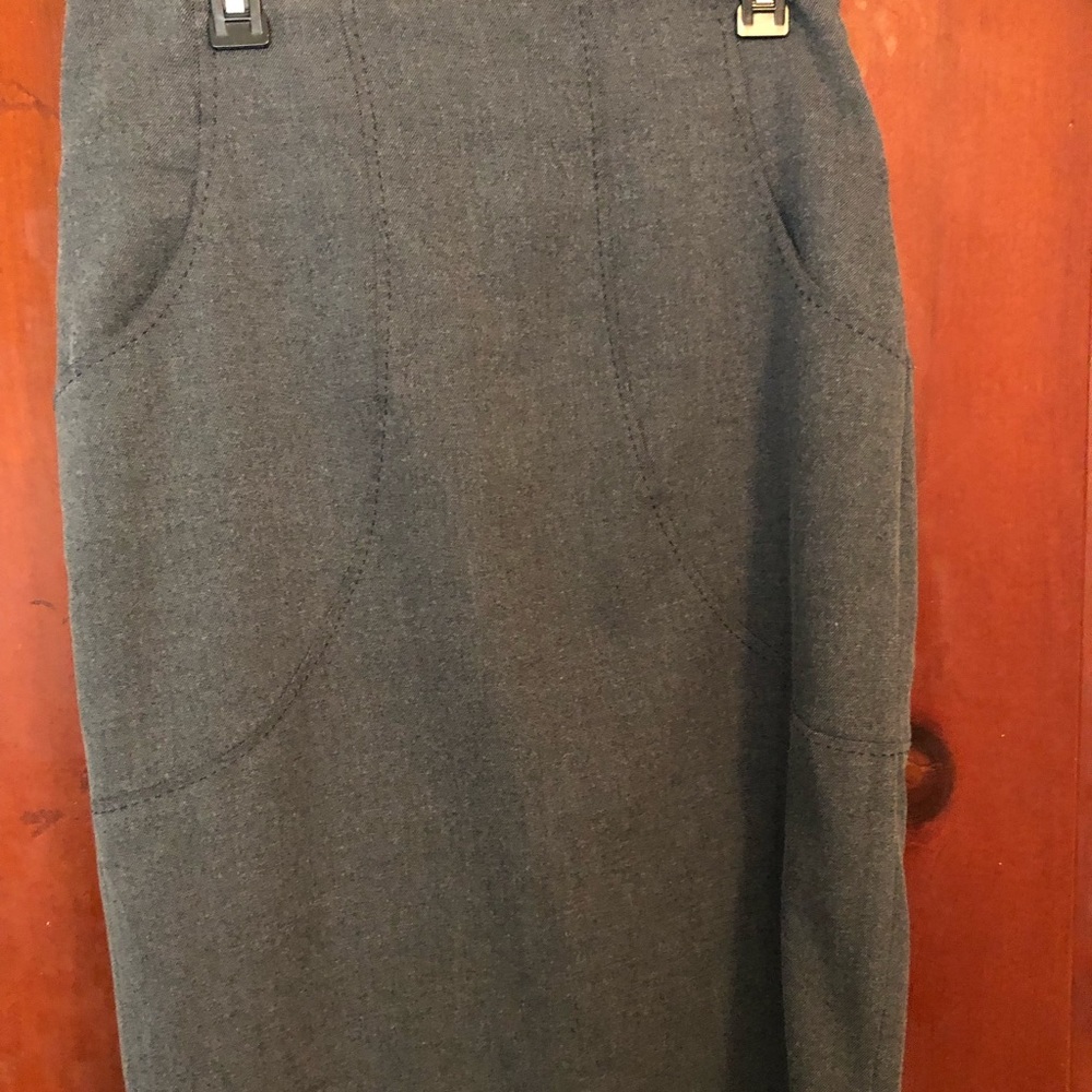 Grey pencil skirt. Worthington. Size 10.